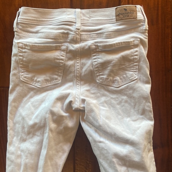 Girls Abercrombie Kids White Jeans in Size 13/14 Slim [LIKE NEW] - Picture 3 of 5